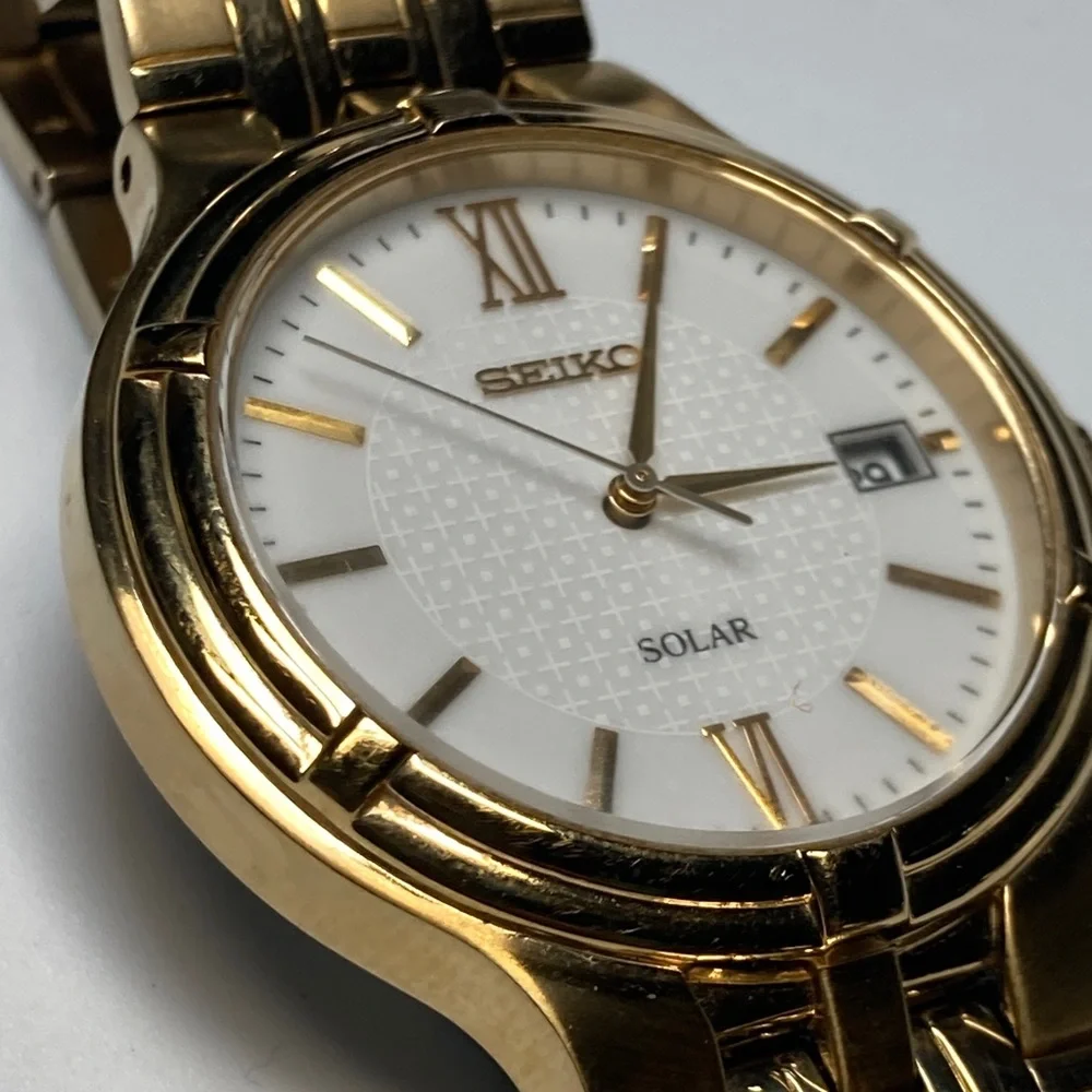 Seiko solar, V157-0AA0 R2, gold tone, white textured dial, vintage